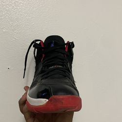 Size 9.5 JORDAN - BLACK RED