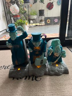 Disney Haunted Mansion Hitchhiking Ghosts lights & sound