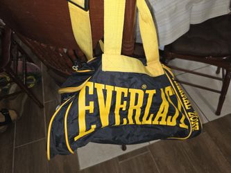 Everlast gym duffle holdall bag with thermal pouch for cold or hot stuff/ Lunch/coffee/protein/shake, Men, women's,  boy, girl,  school, practice, wor