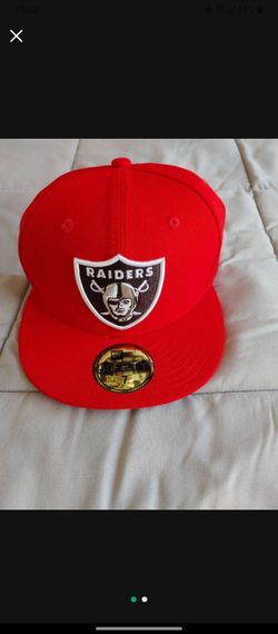 Brand New. Raiders New Era Fitted Size 7