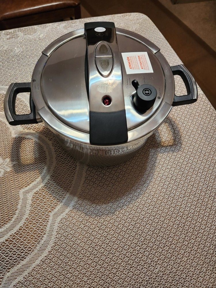 8QT Easy Close Pressure Cooker Princess House