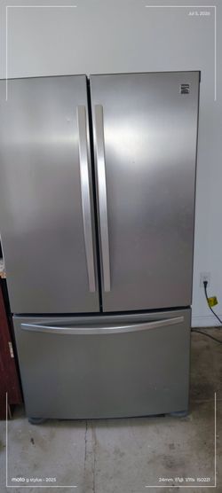 Kenmore Refrigerator with Ice maker and alarm system