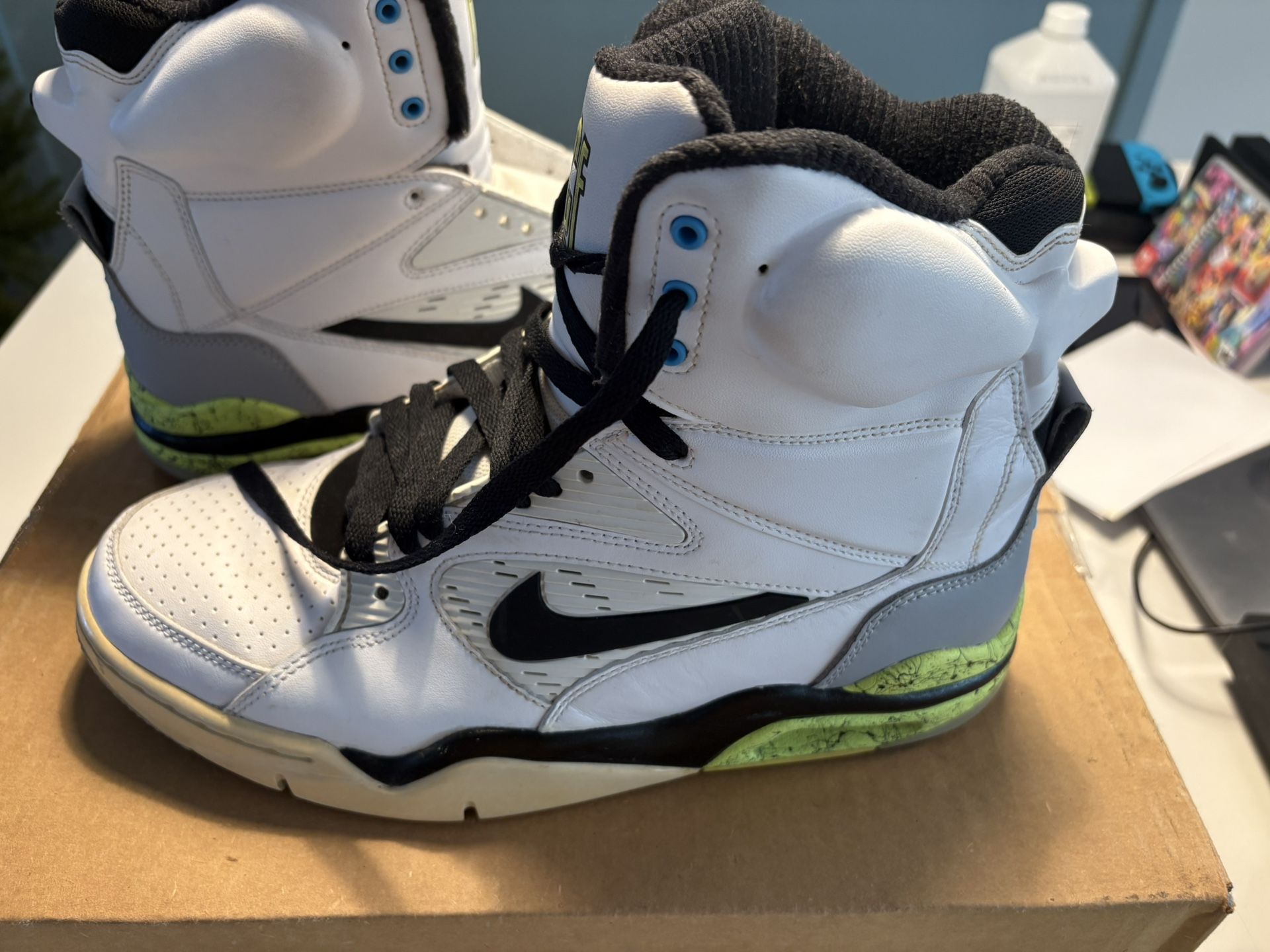 Nike Billy Hoyle, Money Cat, Adidas YEEZY Slides