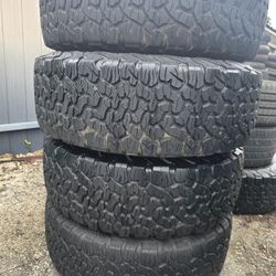 4 2023 Jeep Gladiator Rims With Bf Goodrich A/T Ko2 LT285/75R17  80%Thread $700obo