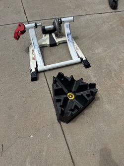 Stationary bike trainer