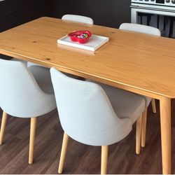Dining Room Table & 4 Chairs 
