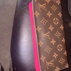 Louis Vuitton Zippy Wallet/Organizer Gently Used