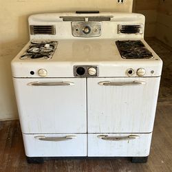 Vintage Universal Berkshire gas stove