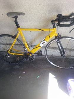 Cervelo bike vroom white design yellow
