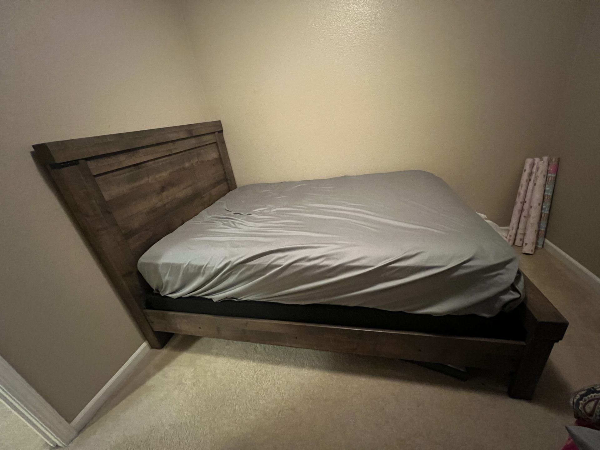 (Clean) QUEEN BED FRAME AND MATTRESS COMBO WOODFRAME LIKE NEW $900