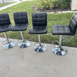 🪑 Set of 4 Bar Stools – Leather – Like New – $140