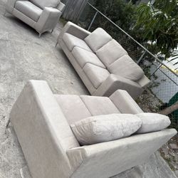 Grey 3 Piece Sofa Set !!! Good Condition 