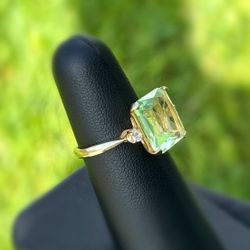 Vintage Jewelry 10k solid yellow gold jade stone 7.00CTW ring size 6.50