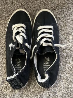 Women’s Mad Love Size 8 Black Sneakers, Used-Good Condition