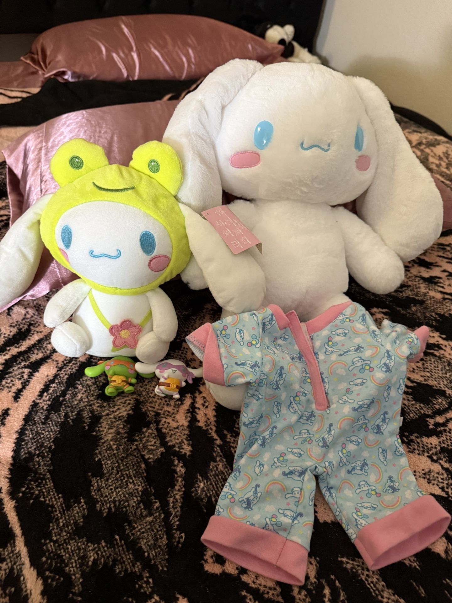 Cinnamon Roll Plushies Bundle
