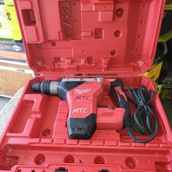 Milwaukee 15 Amp 1-3/4 in. SDS-MAX Corded Combination Hammer with E-Clutch(missing Grip Hendle )