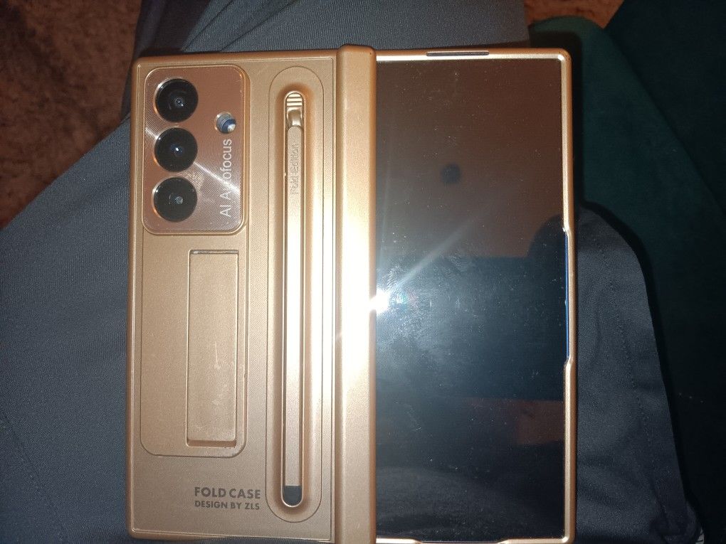 Like NEW SAMSUNG GALAXY Z FOLD 7. T MOBILE