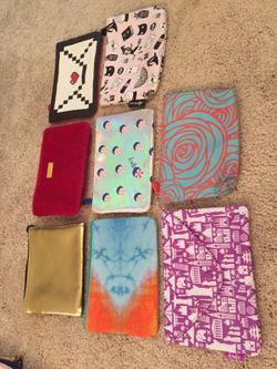 8 makeup bags. Never used.