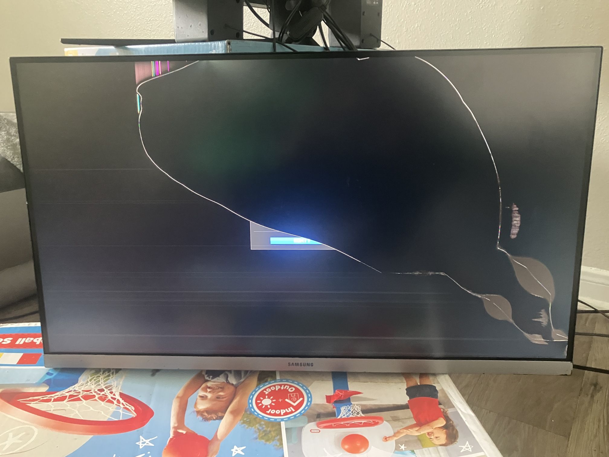 Samsung 4k 60Hz Monitor ( Broken Screen ) 