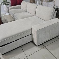 Sofá 🛋  Cómo Nuevo De Tres Plasas En 280 Dolares