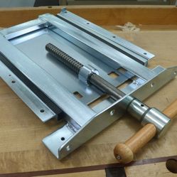 Sjoberg Adjustable Vise