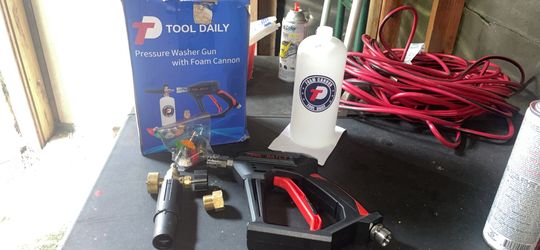 Pressure washer gun with foam cannon