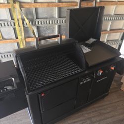 Blackstone 22" XL Black Liquid propane and wood pellet Combo Grill