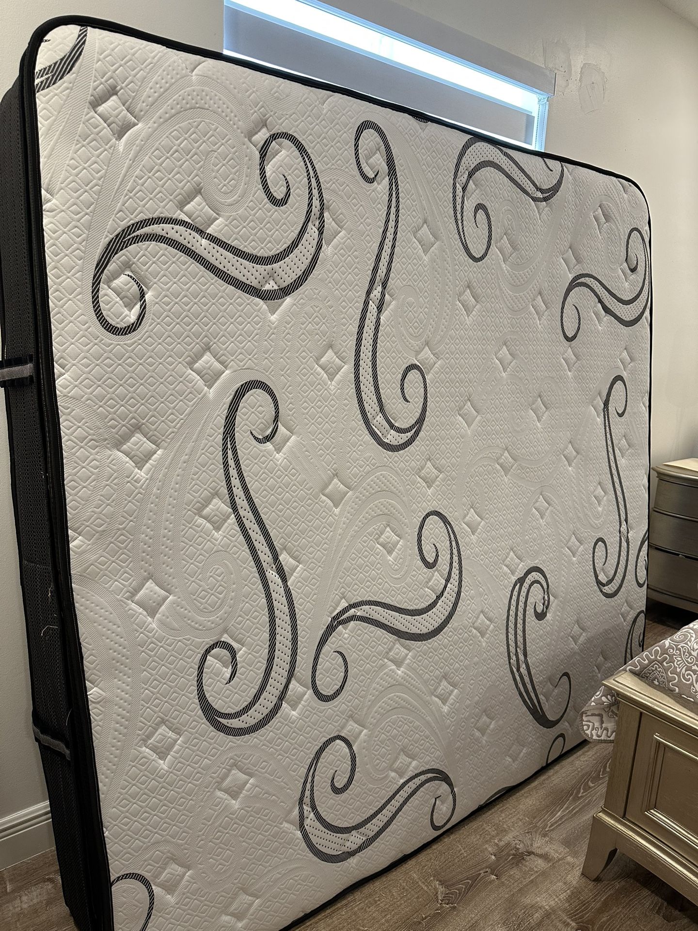 King Size Sealy Posturepedic Mattress