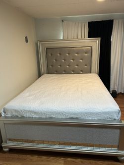 Queen Cama Y Tocador (