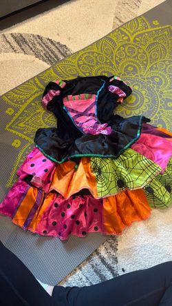 Little girl witch Halloween outfit 4-6 years old