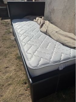 Twin bed. Cama individual