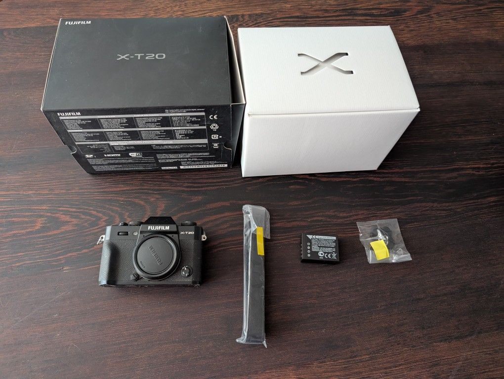 Fuji XT-20 Mirrorless Camera