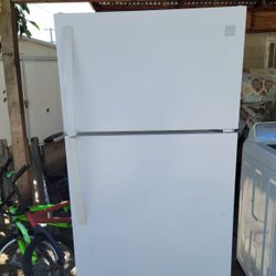 Kenmore Fridge/ Refri