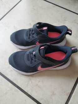 Girls Nike Shoes  Size 12