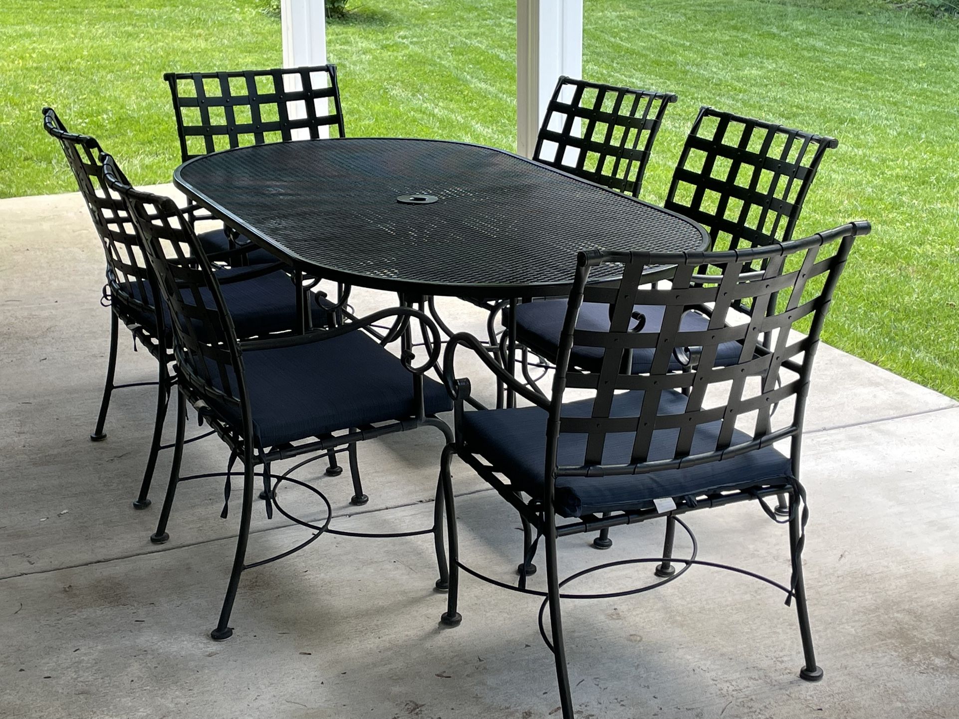 Wrought iron Table/6 Chairs