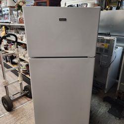 hotpoint Refrigerator size 62x28x28 
