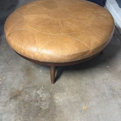 Round ottoman 