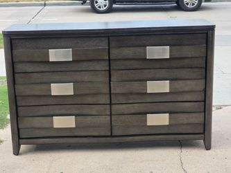 DRESSER