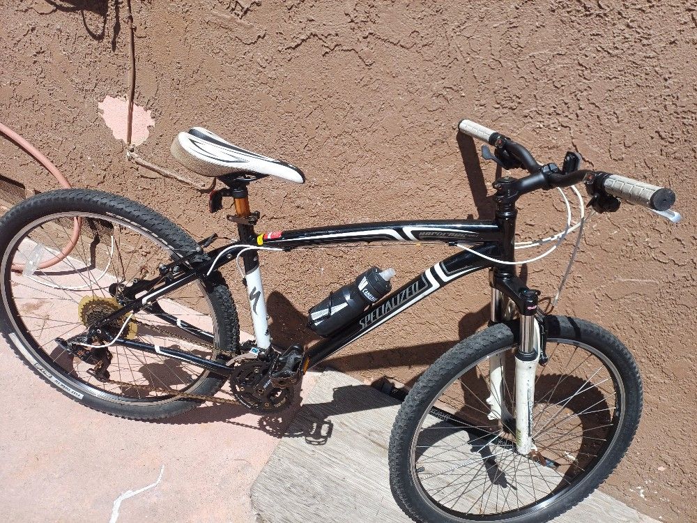 Specialized Hardrock Mountain Bike ๐ตโโ๏ธ Adult
