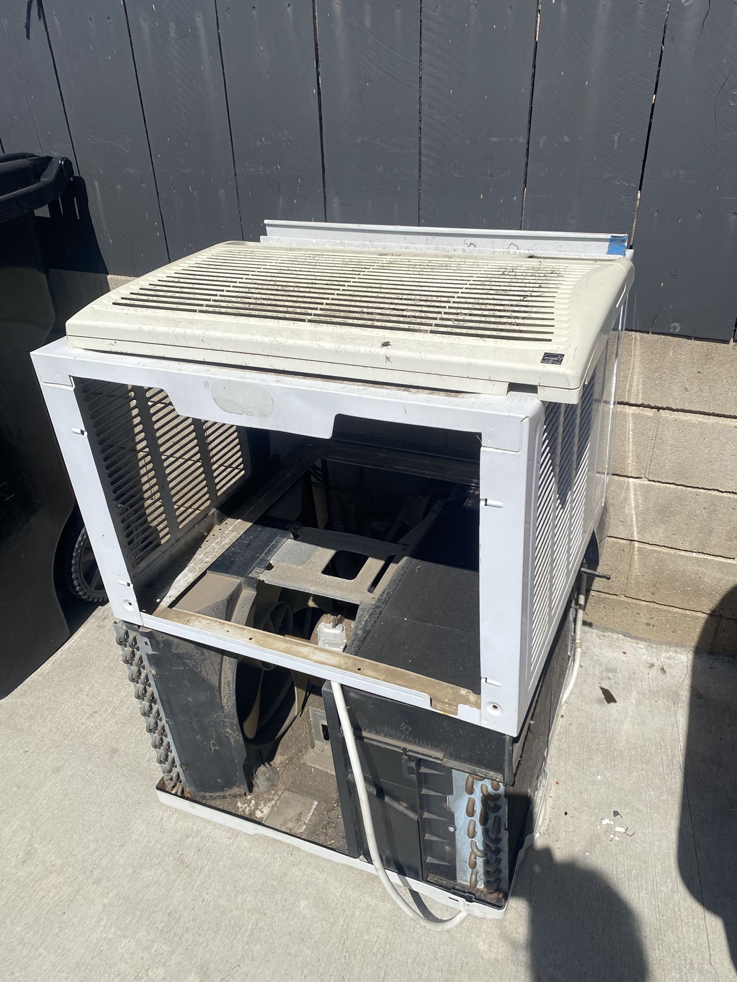 LG Wall/Window AC - Needs Repair-Free Curb alert