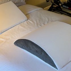 Ergonomic Pillow Set (2) Like NEW