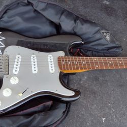 Hondo H76 Black Electric Guitar Mint Condition 