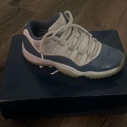 Jordan 11s Blue Midnight Navy 6.5y