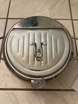 Brand new stainless fryer pot with cooking thermometer
