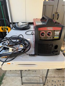140 Amp Weld Pak 140 HD MIG Wire Welder w/Magnum 100L Gun, Sample Spools MIG Wire and 2 Flux-Cored Wire 115V Starter Kit used