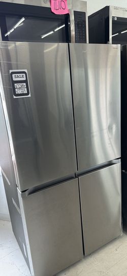 💥Great Save💥 Samsung 23 cu. ft. Counter Depth 4-Door French Door Refrigerator with Beverage Center in Stainless Steel