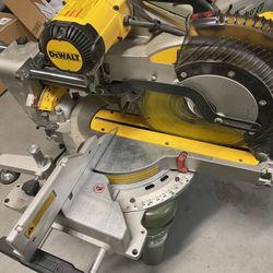 Dewalt 12” Dual Bevel Sliding Compound Miter Saw