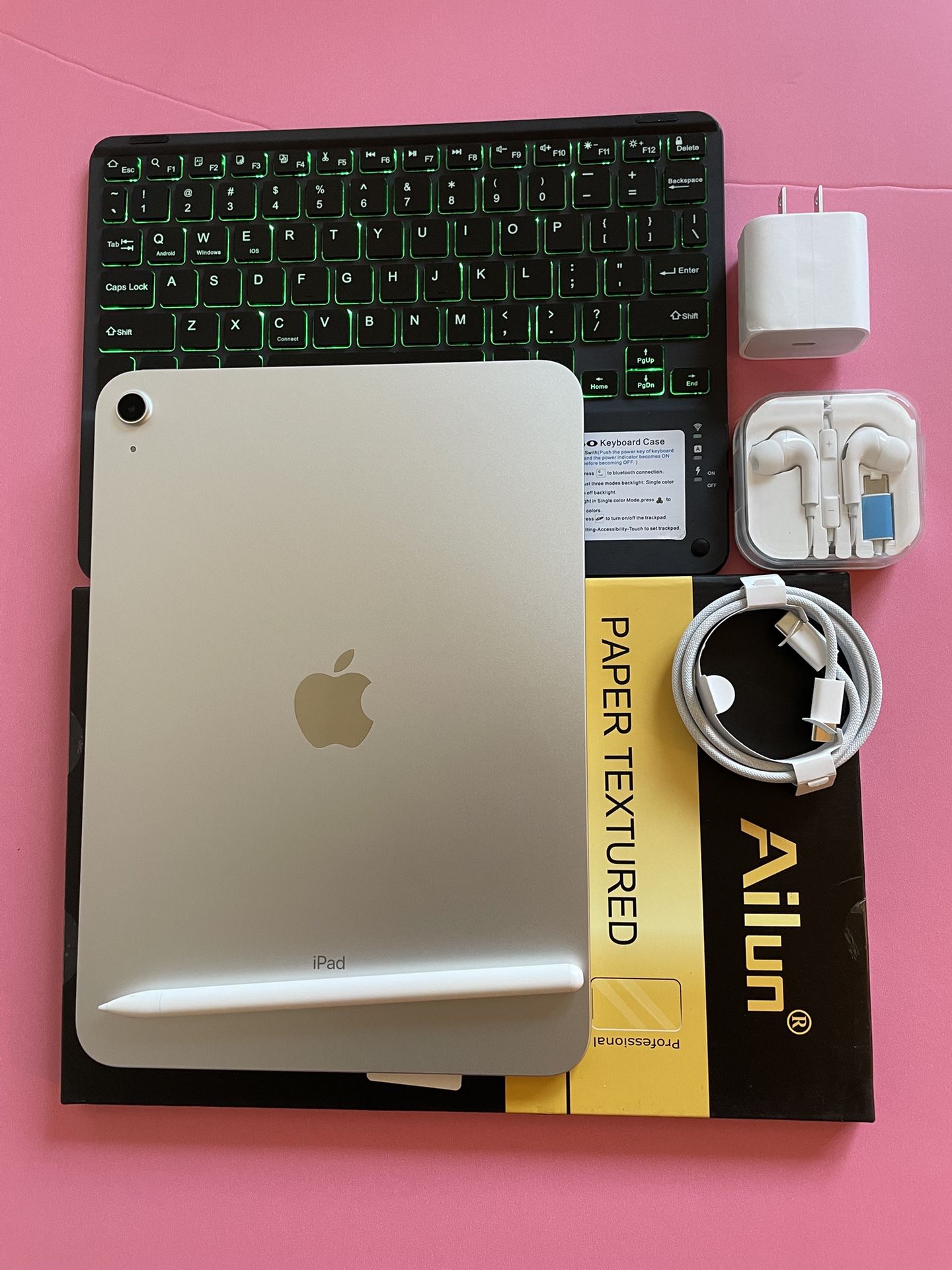 256gb Apple IPad 10th Generation (10.9” Liquid Retina / 2022 model) with pen, keyboard, case & Accessories (warranty 2026)