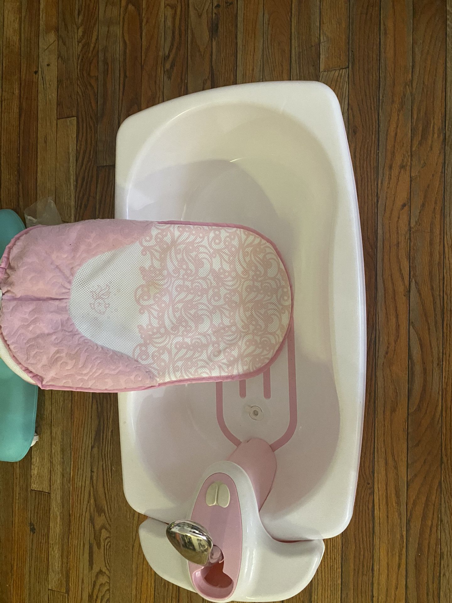 Baby bathtub