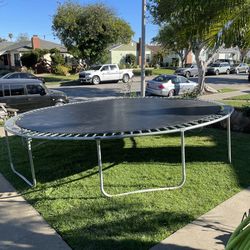 15 ft Trampoline – Lots of Fun! 🤩